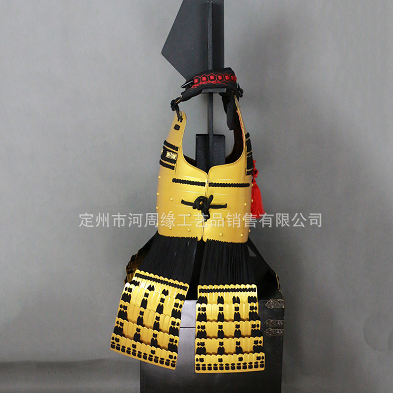 Customized Life-Size Golden Japanese-Style Armor and Helmet Film Prop, Wearable Iron Display Ornament - Image 3