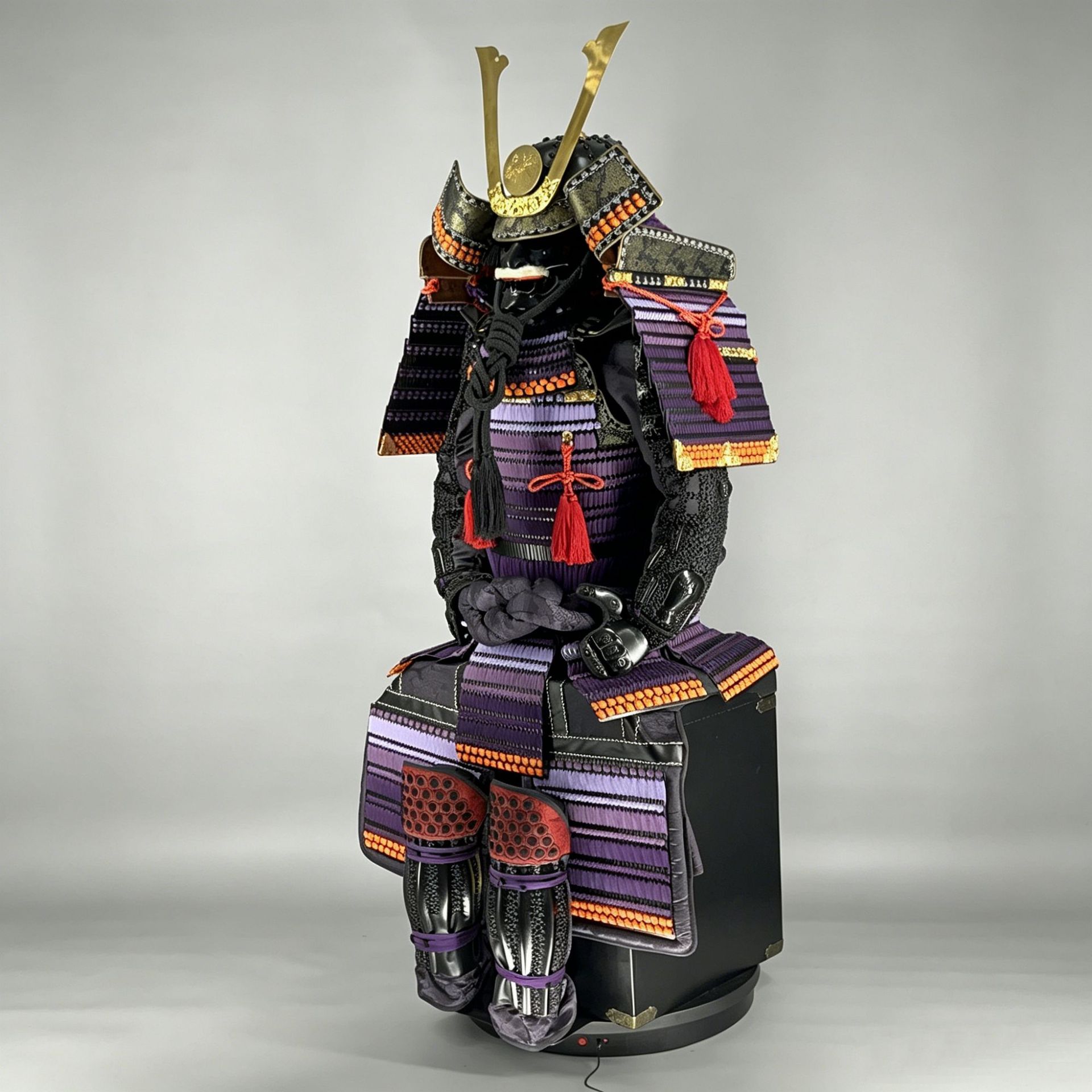 Ghost Face Japanese Samurai Armor Replica with Gradient Purple Rope Decoration for Exhibition Display - Image 2
