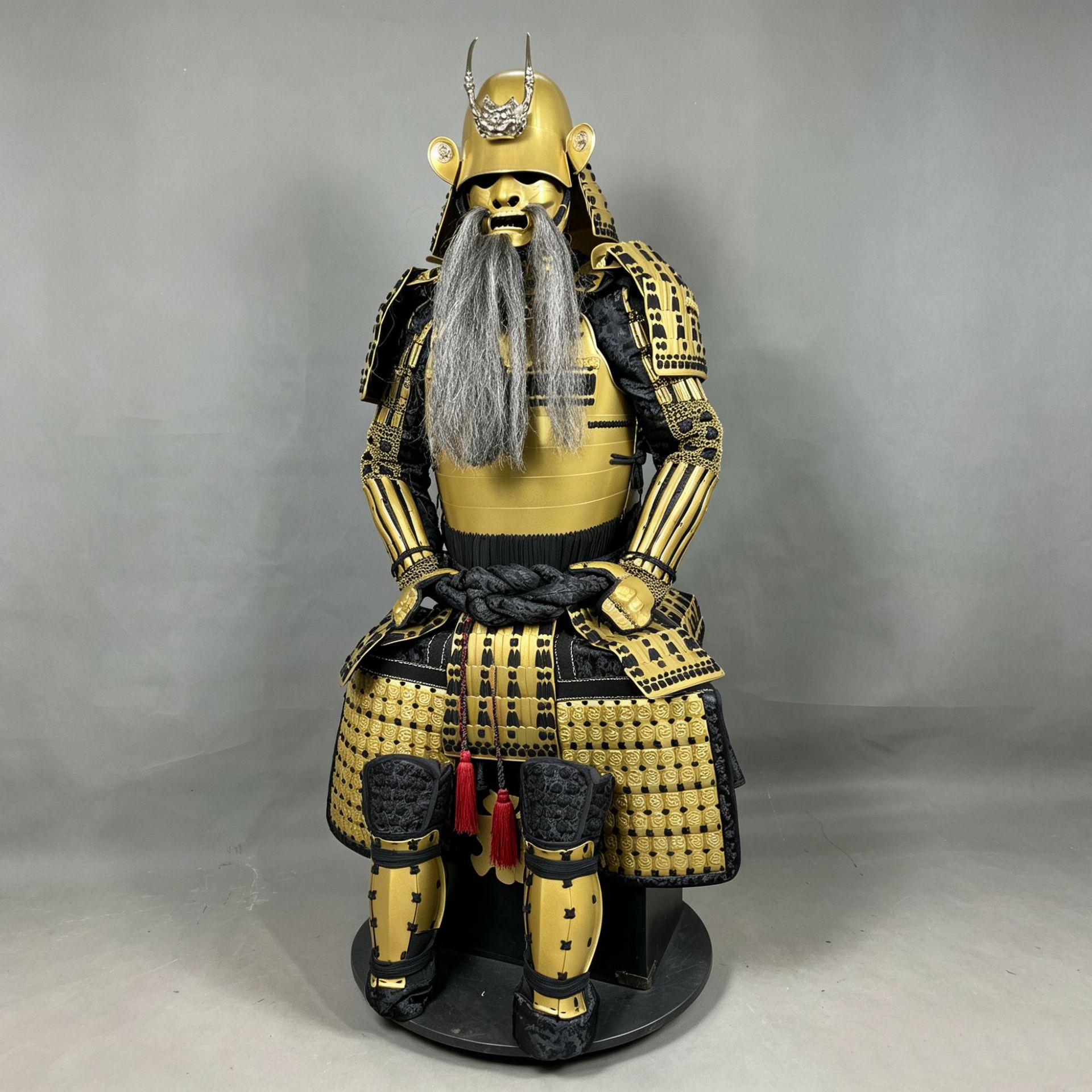 Japanese-style Golden Warlord Full Armor Set with Long-Bearded Faceplate, Role-Playing Prop Replica - Image 2