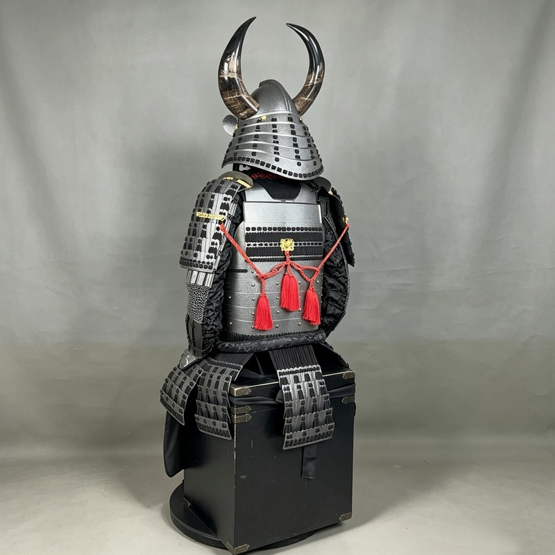 Niu Guang Dou Japanese-style Samurai Armor Replica, Silver-Black Full Set for Display and Cosplay - Image 3