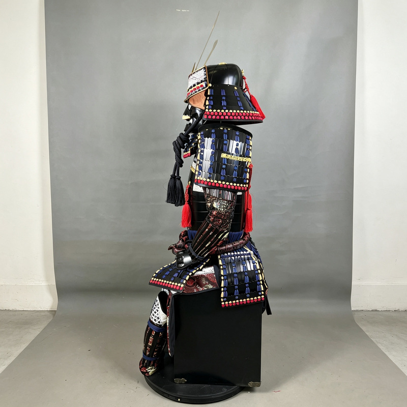 Japanese-Style Warlord Armor Replica with Family Crest Brocade Craftsmanship, Decorative Display Suit - Image 4