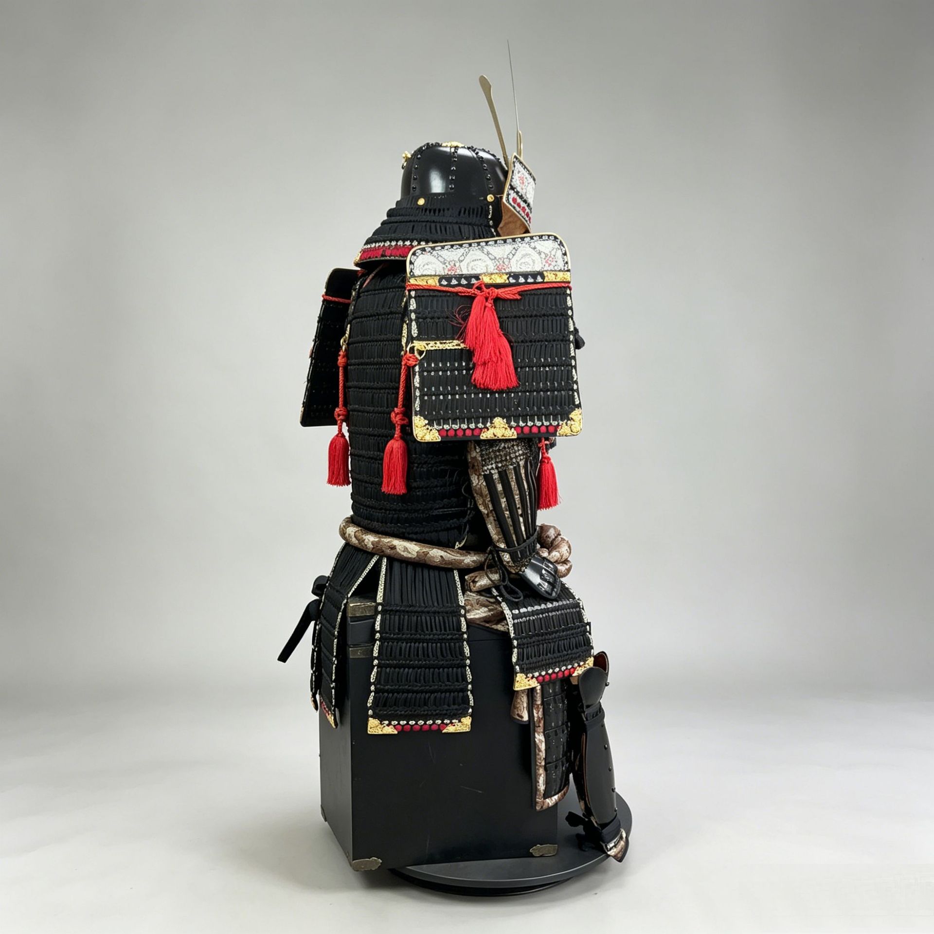 Black and Gold Brocade Japanese Samurai Armor Replica, Wearable Full Suit, Display Piece - Image 3
