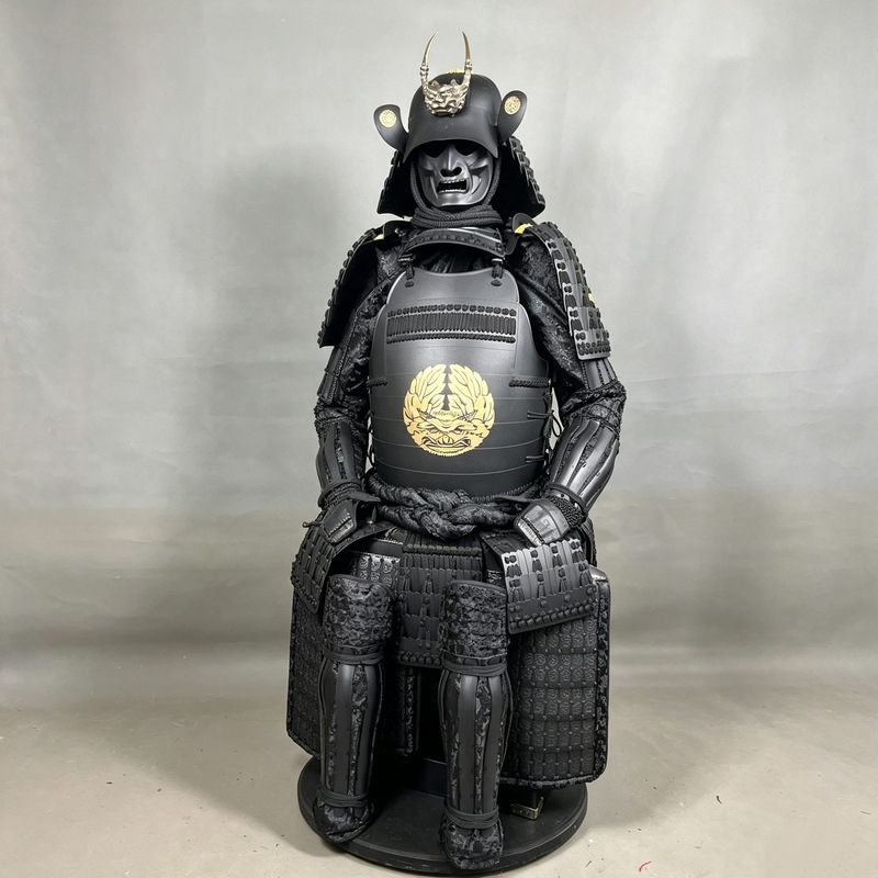 Matte Black Japanese-style Samurai Armor Decorative Replica with Wooden Crate Packaging - Image 2