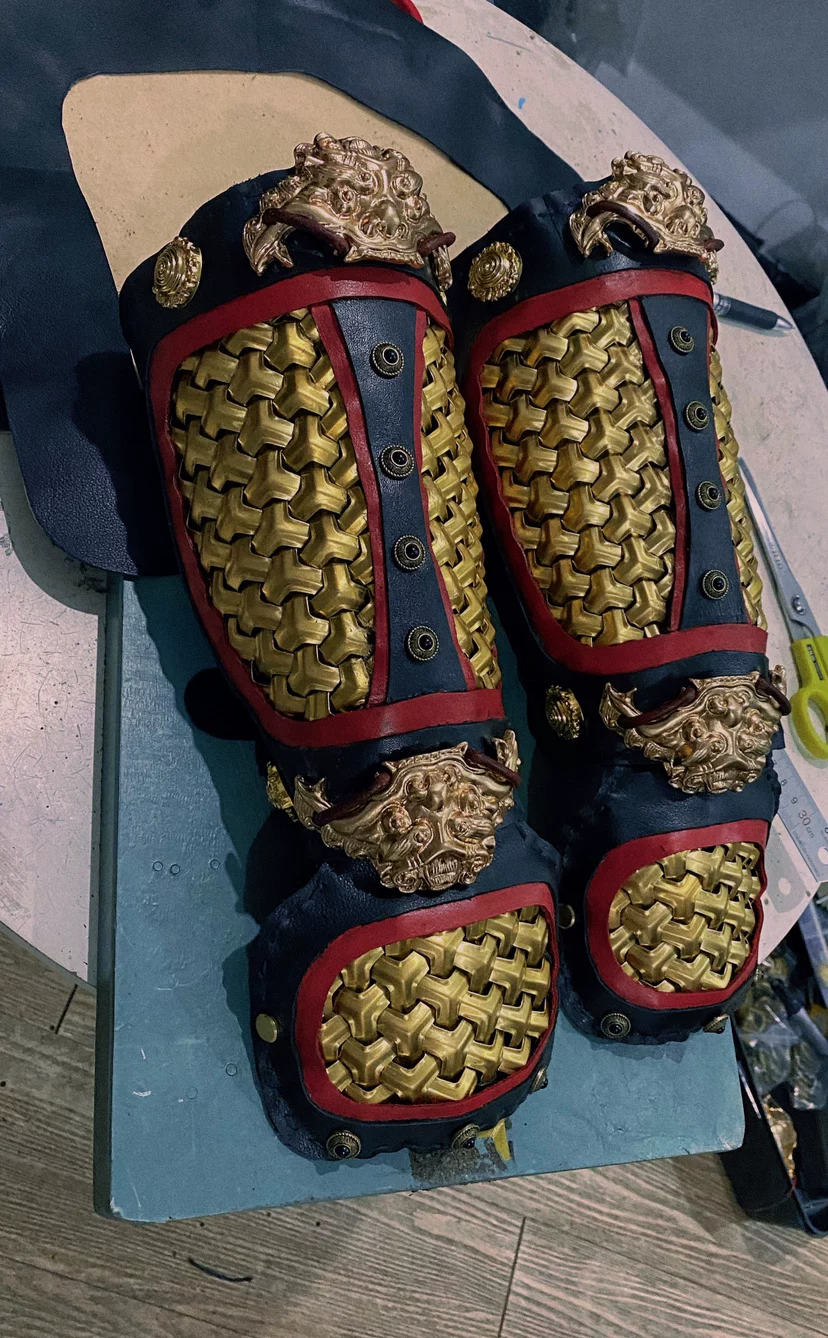 Mountain-pattern armor handmade wrist guards, armor wrist guards cowhide mountain-pattern wrist guards - Image 2