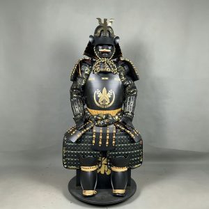 Black and Gold Family Crest Japanese Samurai Armor Replica, Large Floor-Standing Display Suit for Taverns, Film and TV Props