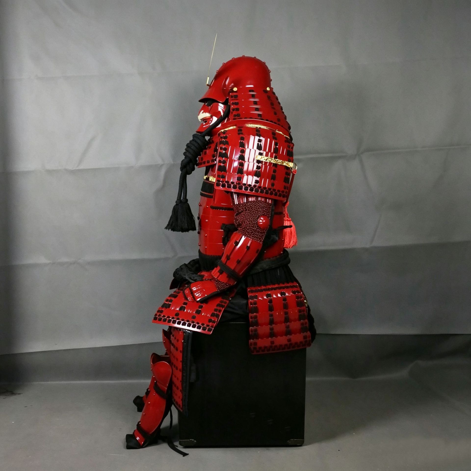 Japanese Sengoku-Period Kishibe Red Samurai Armor Full Set Replica, Iron Construction, Display and Coswear Use - Image 2