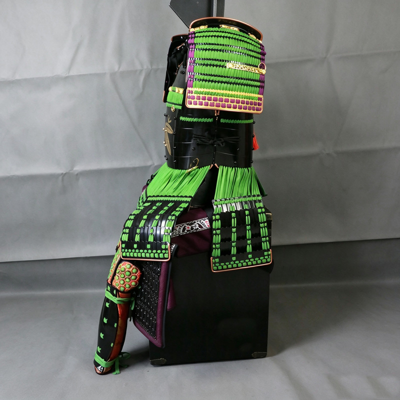 Japanese Sengoku-Style Half-Body Armor Breastplate Display Prop, Iron Construction, Wooden Box Packaging - Image 2