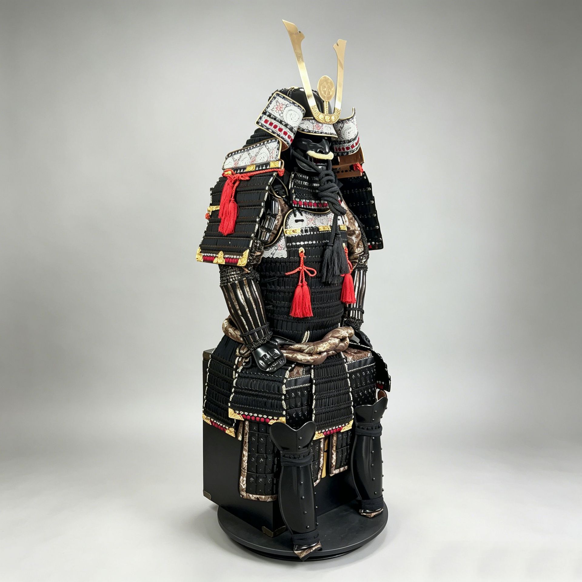 Black and Gold Brocade Japanese Samurai Armor Replica, Wearable Full Suit, Display Piece - Image 2