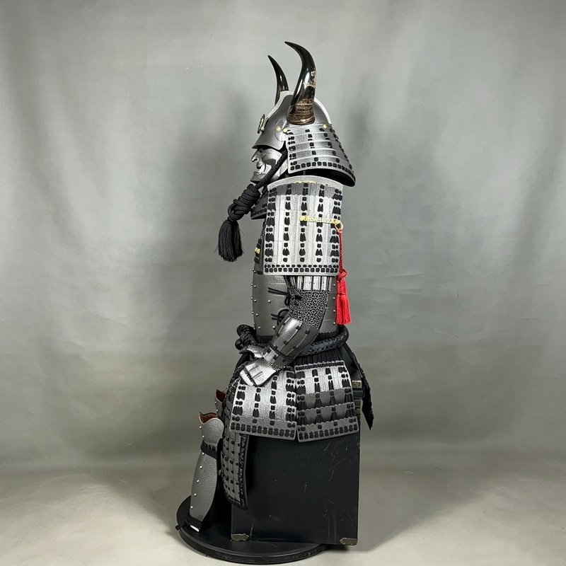 Niu Guang Dou Japanese-style Samurai Armor Replica, Silver-Black Full Set for Display and Cosplay - Image 4