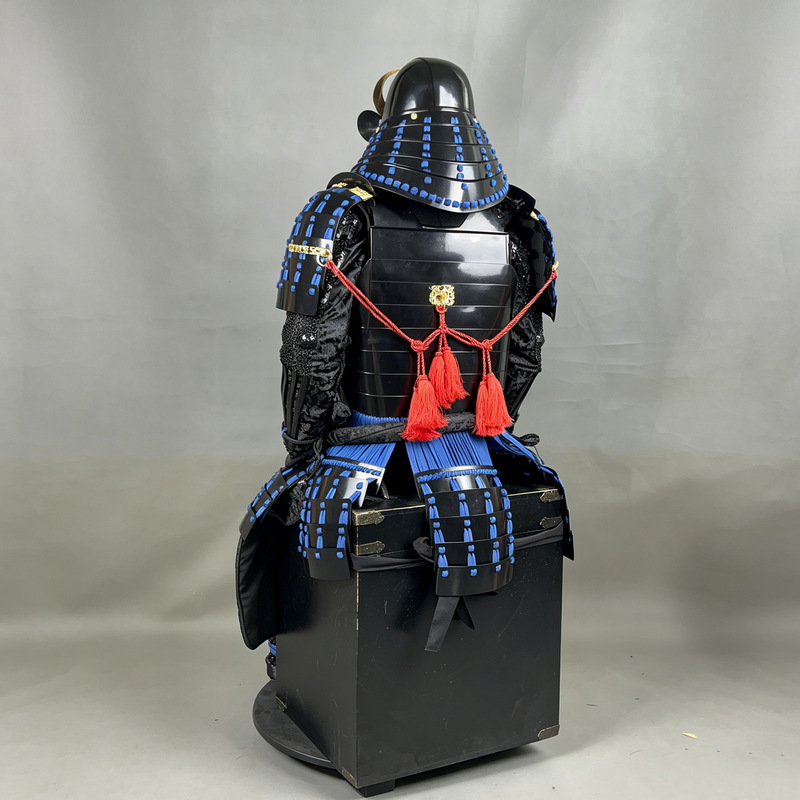 Hand-reproduced Black Samurai Armor Set with Golden Family Crest Kabuto Helmet for Display - Image 4