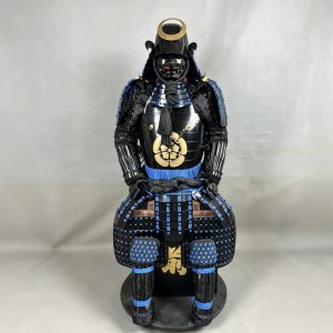 Hand-reproduced Black Samurai Armor Set with Golden Family Crest Kabuto Helmet for Display