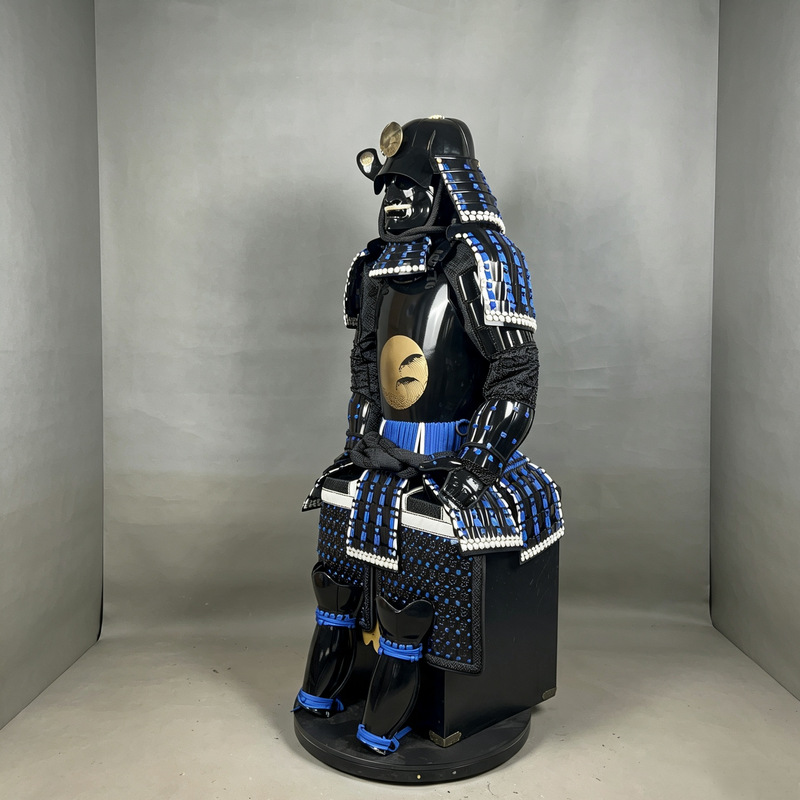 Traditional Japanese Samurai Armor Full Set with Family Crest, Vintage Craftsmanship Display Replica - Image 2