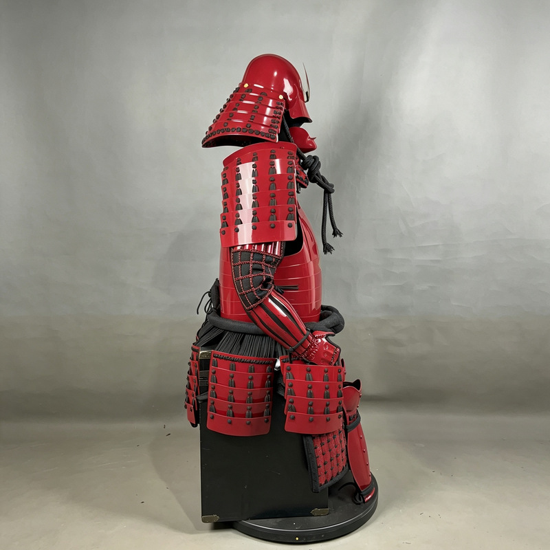 Red Japanese-Style Samurai Armor Ornament, Hand-Assembled Iron Model, Pub Decor Collectible Craft Item - Image 4