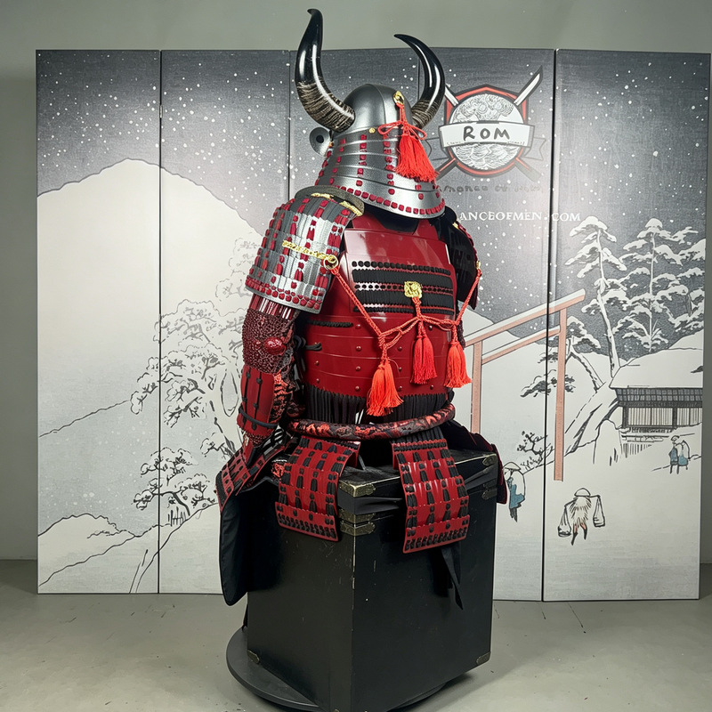 Japanese-style Red Horned Samurai Armor Replica, Iron Construction, Restaurant Display and Stage Prop - Image 4