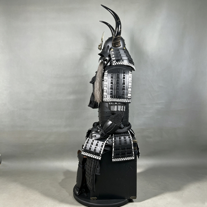Japanese-style Dark Fantasy Warrior Full-Body Armor Horned Helmet Display Model - Image 3