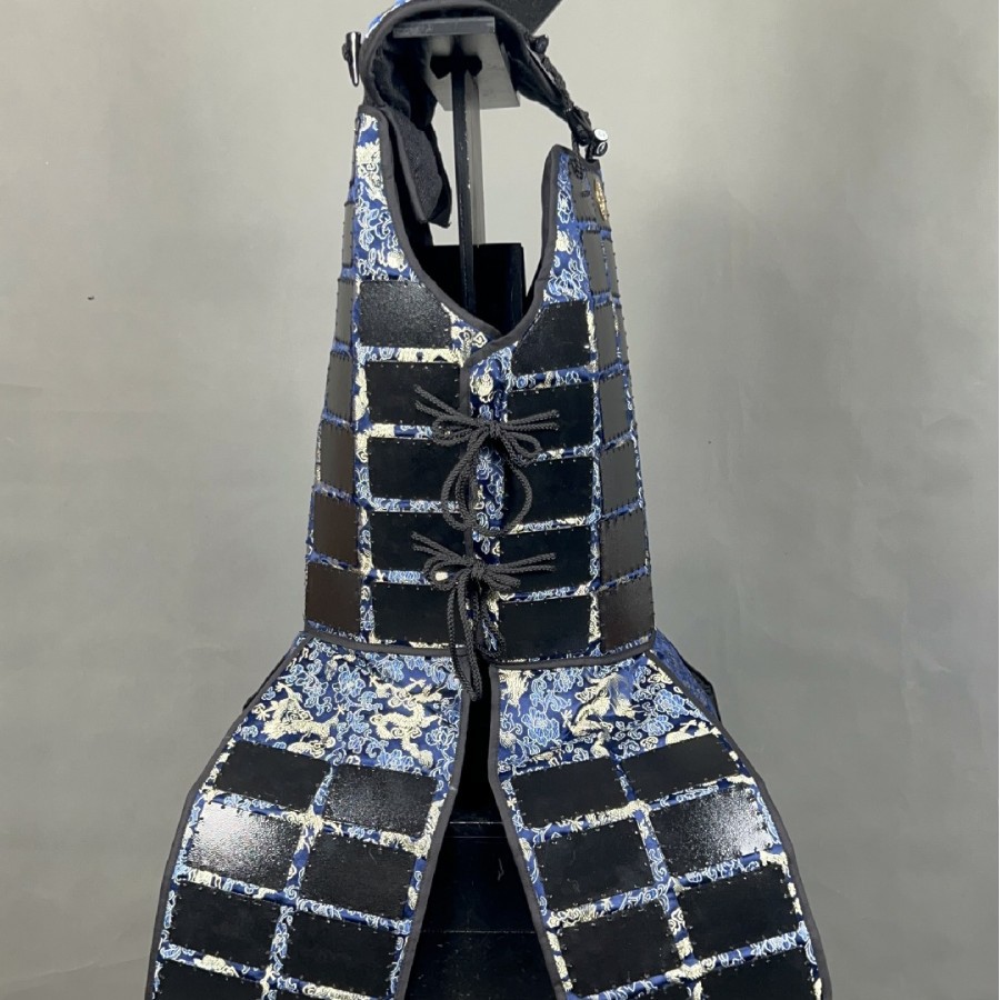 Japanese-style Half-Body Samurai Armor Prop, Black and Blue Checkered Breastplate, Decorative Display Piece - Image 4