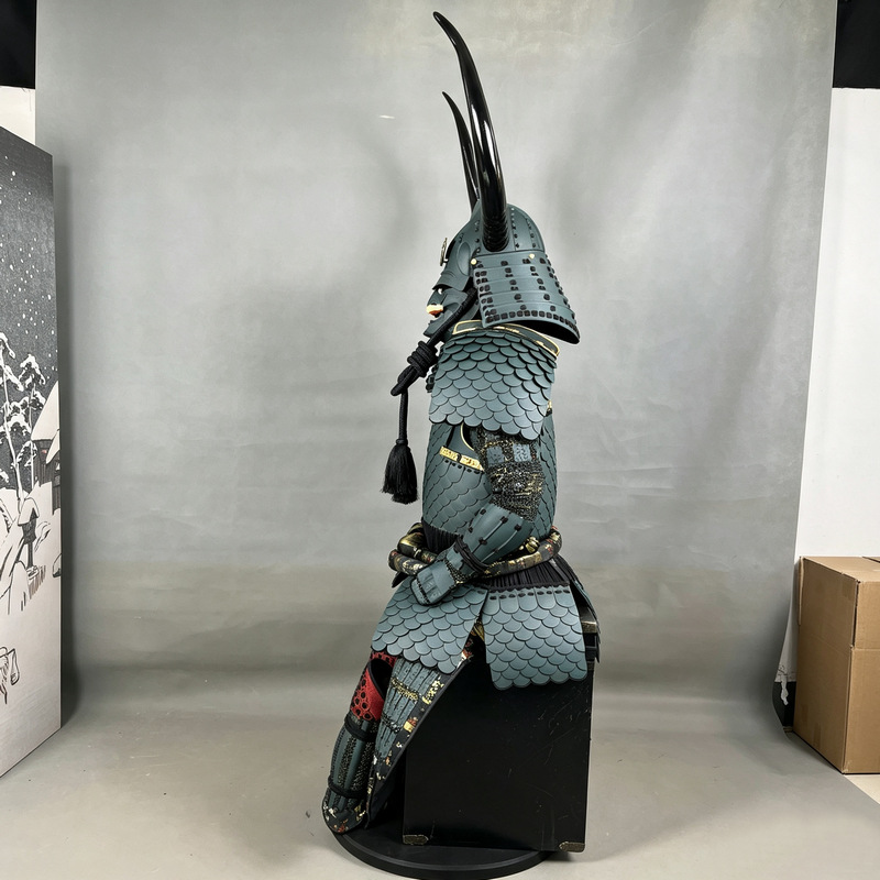 Japanese-style Horned Samurai Armor Replica, Film Prop, Floor-standing Display Ornament - Image 3