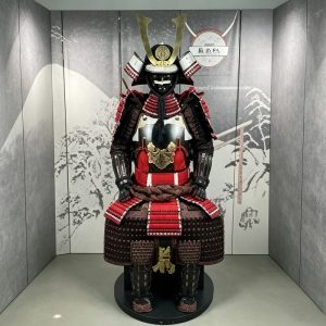 Japanese-style Warring States Samurai Armor, Black-Gold-Red Wearable Replica for Display and Film Props