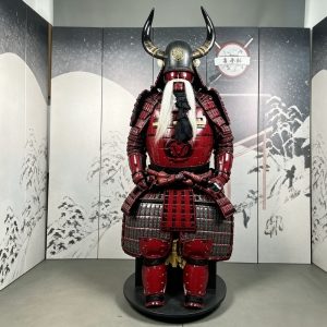 Japanese-style Red Horned Samurai Armor Replica, Iron Construction, Restaurant Display and Stage Prop