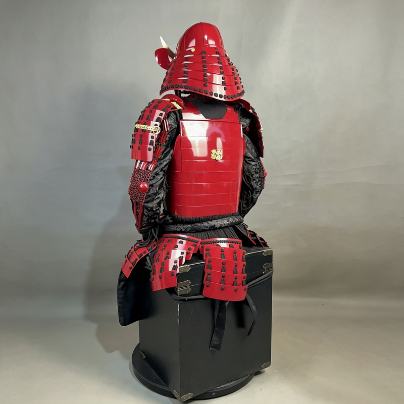 Bright Red Japanese Samurai Armor Full Set with Crescent Maedate Kabuto Helmet Display Replica - Image 4