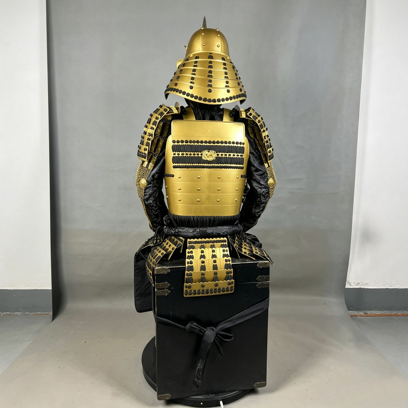 All-Golden Japanese Samurai Armor Replica Set with Horned Oni Mask Helmet, Japanese-Style Display Suit - Image 4