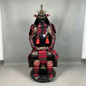 Japanese-style Red and Black Woven Rope Samurai Armor Replica, Floor-Standing Display Suit for Film, Exhibition and Commercial Decor