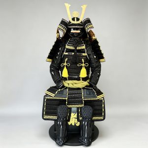 Japanese-Style Full-Body Samurai Armor Replica, Gold-Plated Iron Display Armor with Front Pocket
