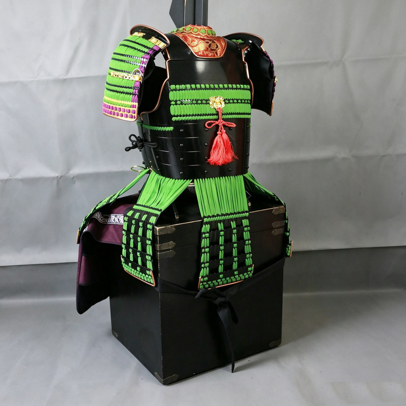 Japanese Sengoku-Style Half-Body Armor Breastplate Display Prop, Iron Construction, Wooden Box Packaging - Image 4