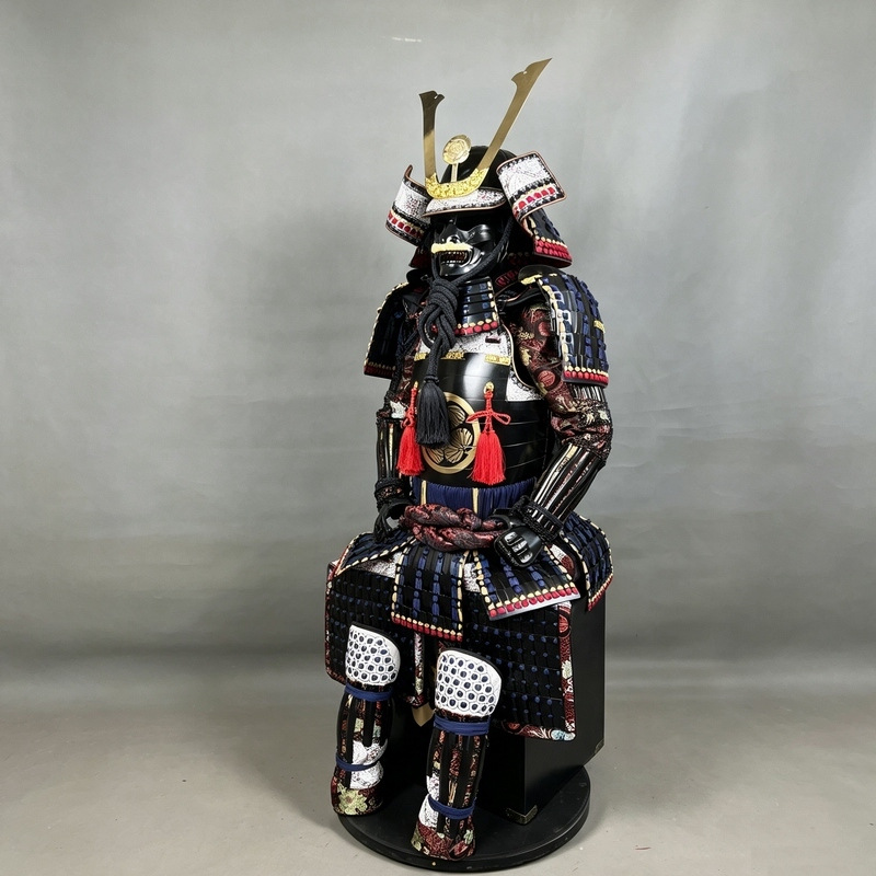 Japanese-Style Warlord Armor Replica with Family Crest Brocade Craftsmanship, Decorative Display Suit - Image 2