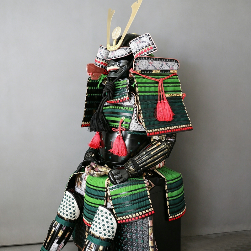 Handmade Iron Japanese Samurai Armor Model Ornament with Wooden Box, Classical Tea Room and Izakaya Display Decor - Image 2