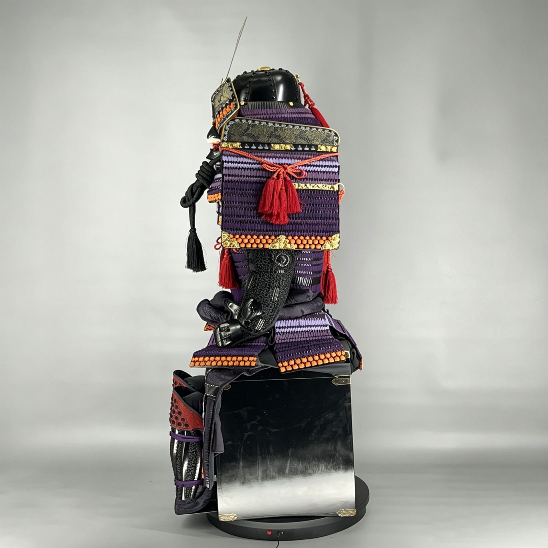 Ghost Face Japanese Samurai Armor Replica with Gradient Purple Rope Decoration for Exhibition Display - Image 3