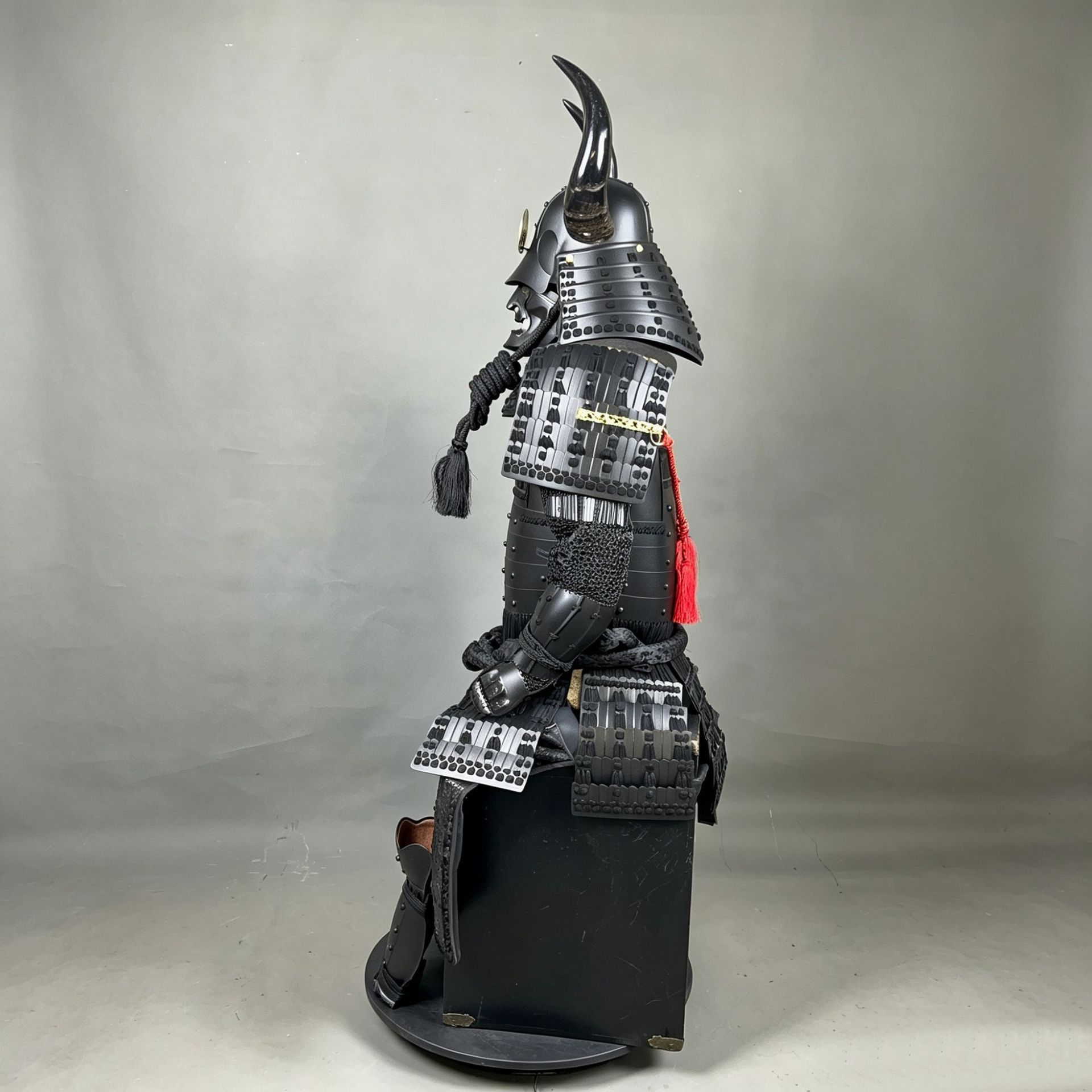 Japanese Samurai Armor Replica, Matte Black Iron Figure Sculpture, Large Exhibition Hall Display Craft - Image 3