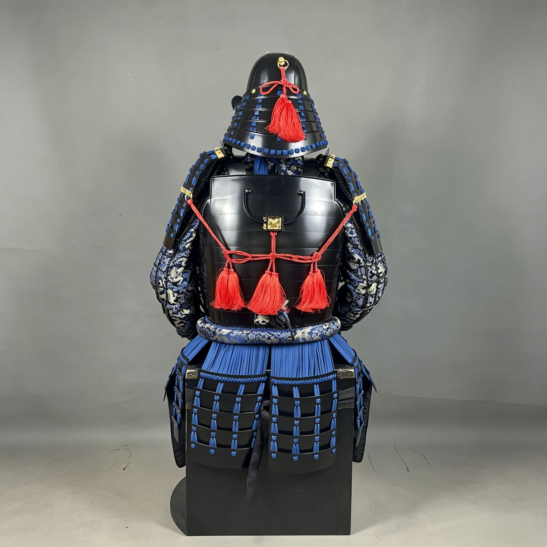 Black and Blue Japanese-Style Samurai Armor Display Prop with Silver Animal Horns and Ghost Face - Image 4