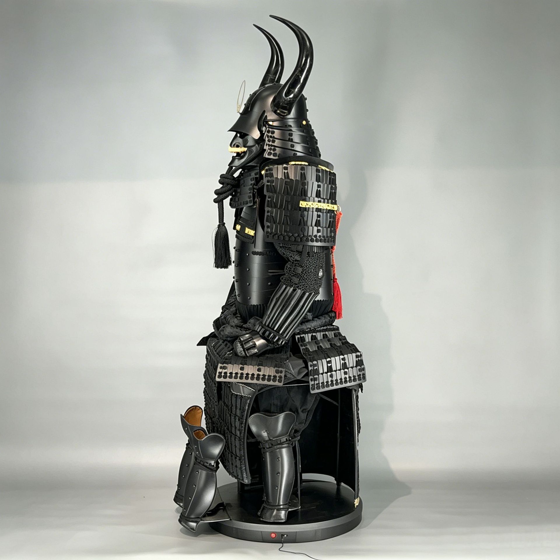 Japanese-Style Samurai Kabuto Helmet Replica, Black and Gold Crescent Horn Crest, Display Decor - Image 2