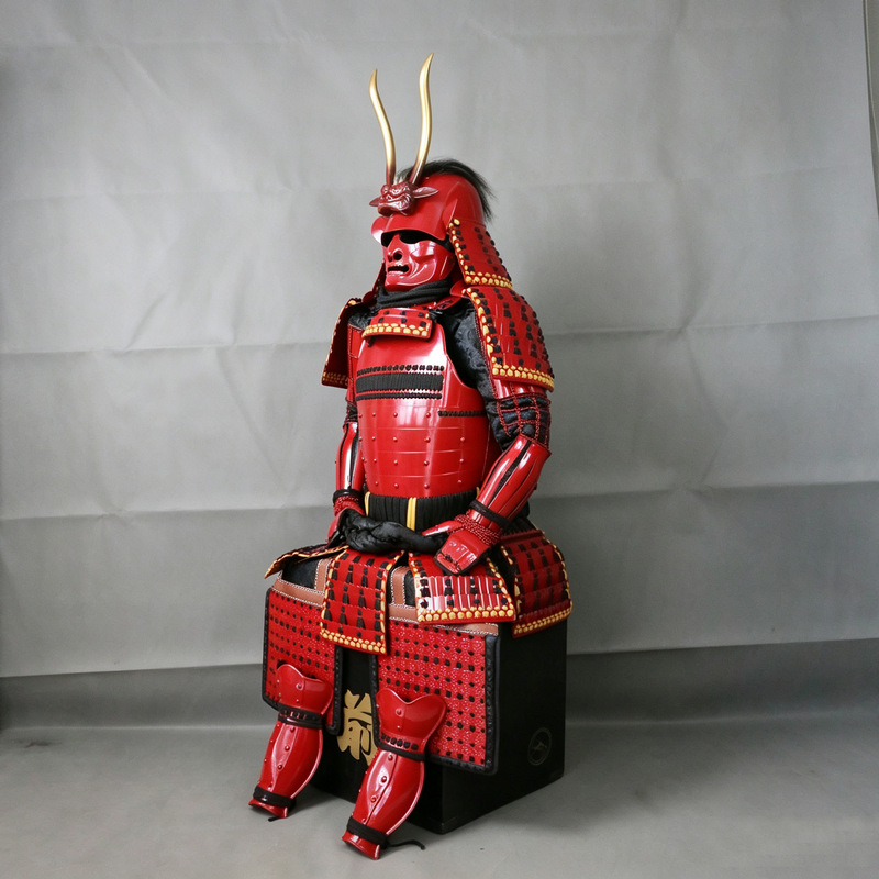 Japanese-Style Red Samurai Armor Set with Black and Gold Rope Waistband and Golden Horns - Image 2