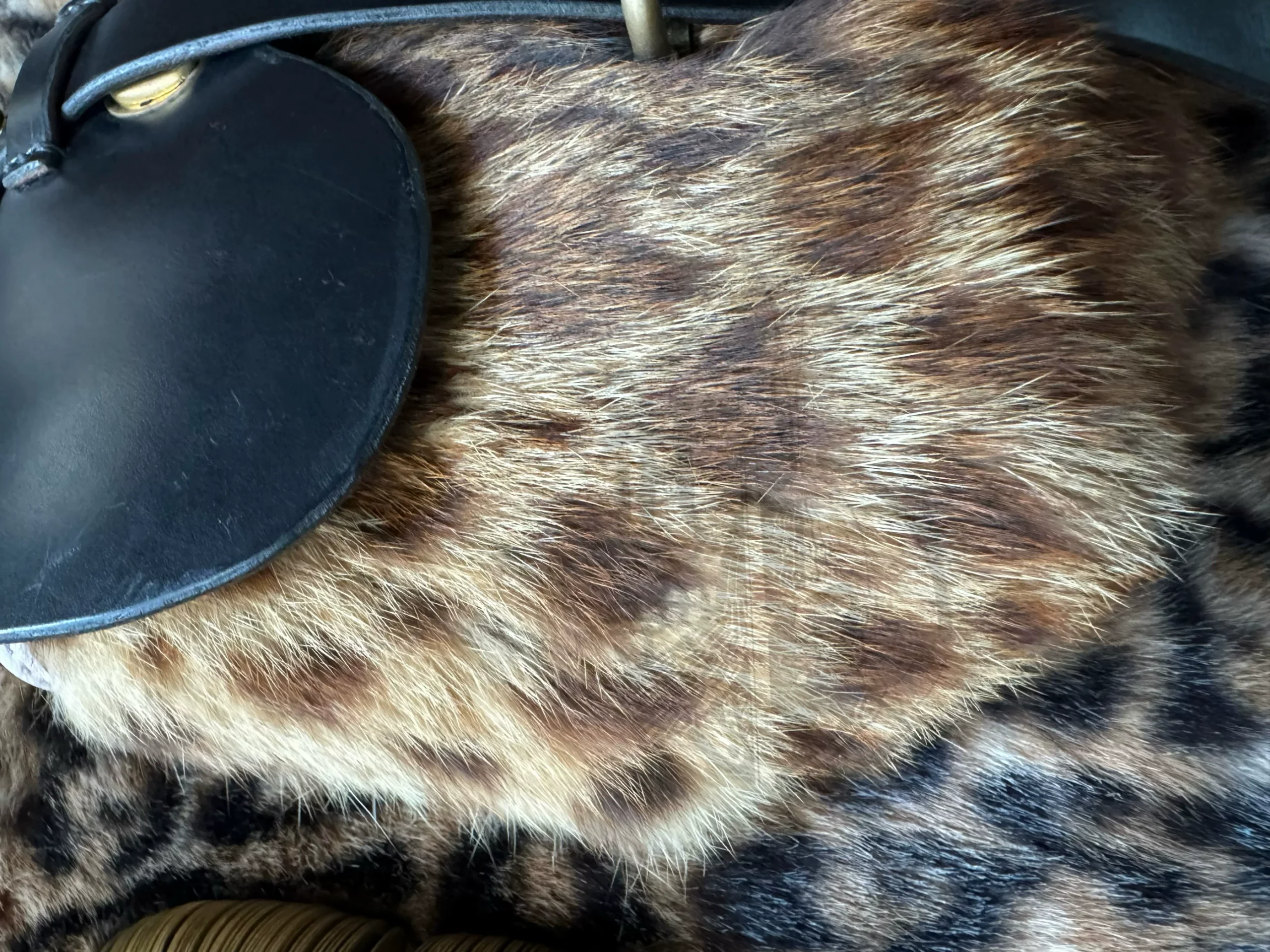 Tang leopard-print diexie bag Tang fur diexie bag Hanfu fur leather bag frontier army fur bag - Image 4