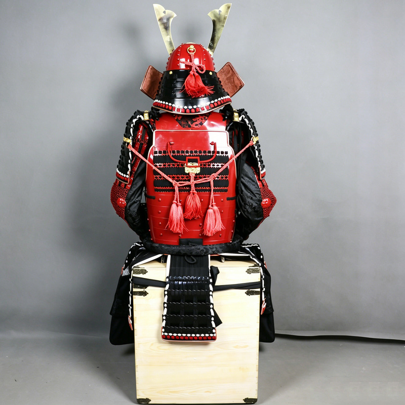Japanese Samurai Armor Ornament Model, Handmade Iron Desktop Collectible, Wooden Box Display Piece - Image 4