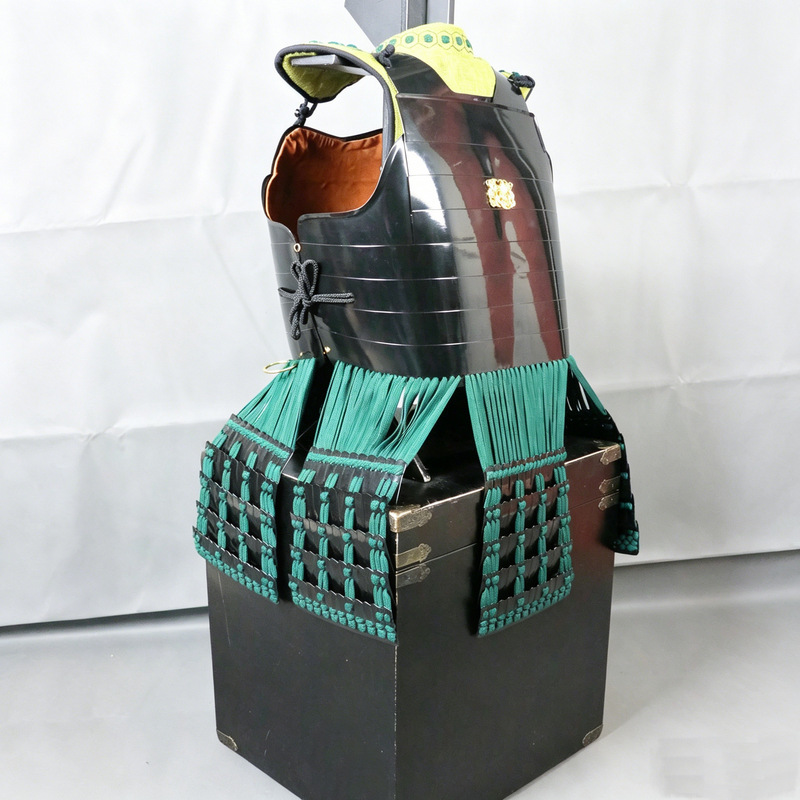 Mini Half-Body Black Shiny Samurai Armor Set, Dark Green Japanese-Style Tabletop Decoration - Image 2