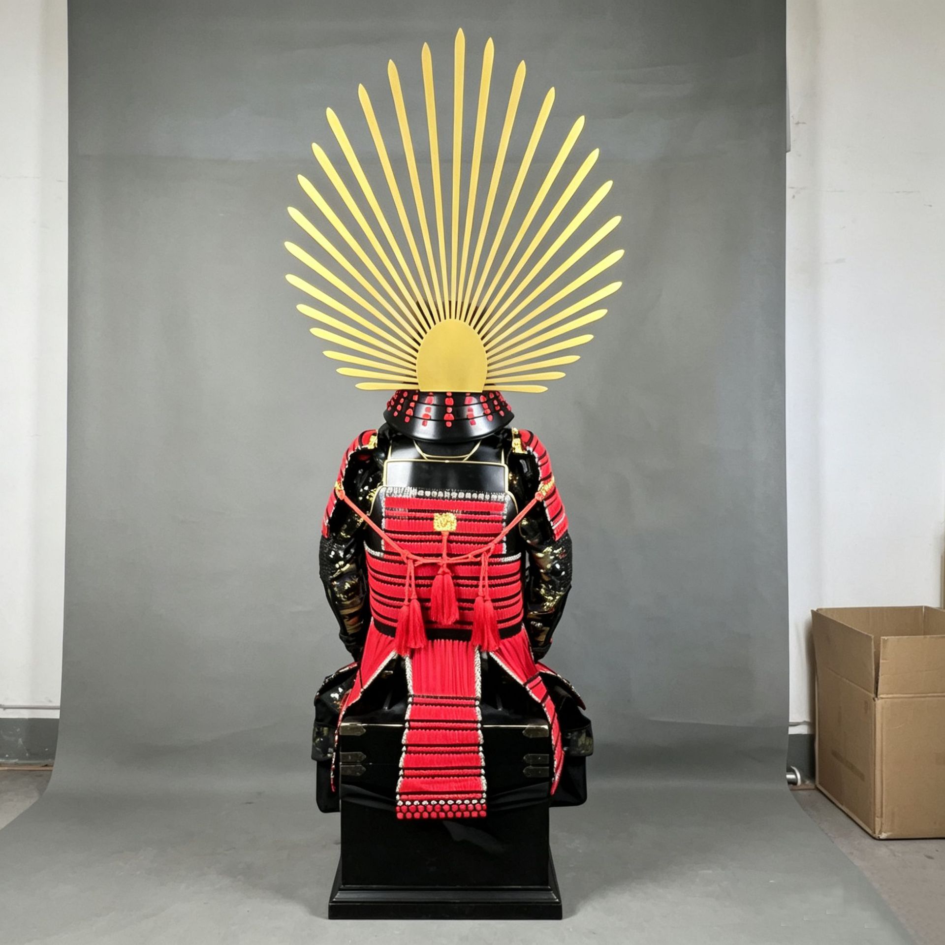 Toyotomi-style Red Sun Samurai Full Armor Ornament, Red and Black Warring States General Collectible - Image 4