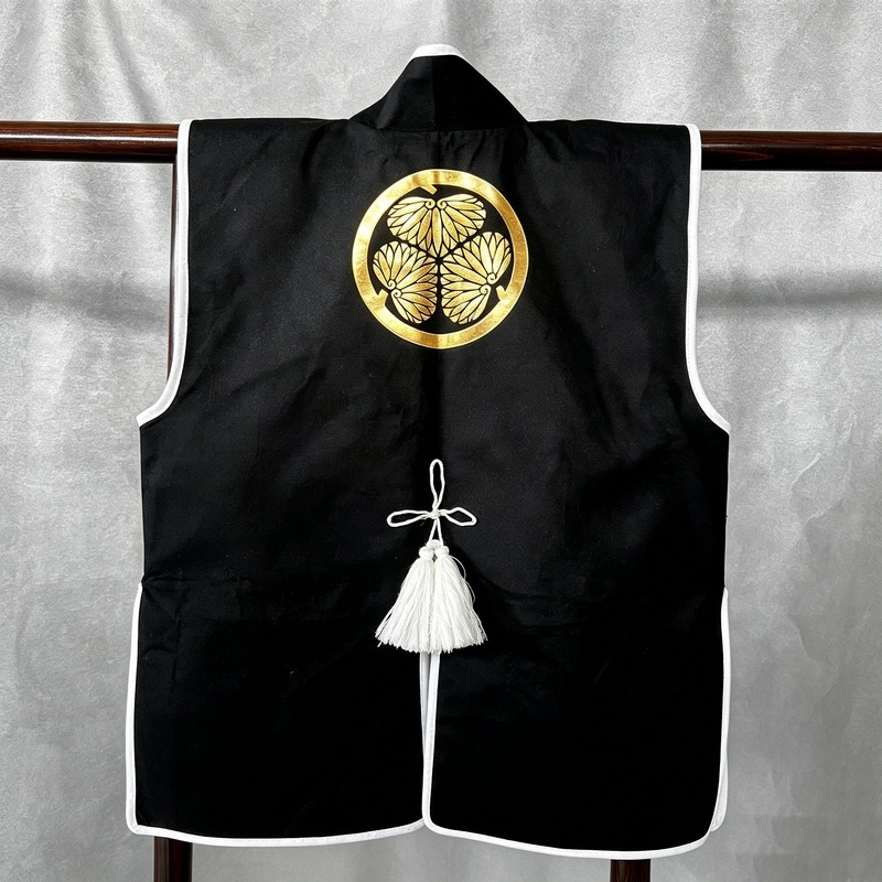Japanese-Style Jinbaori Vest with Three-Flower Family Crest, Ceremonial Raincoat Fabric, Black and White Edging - Image 3