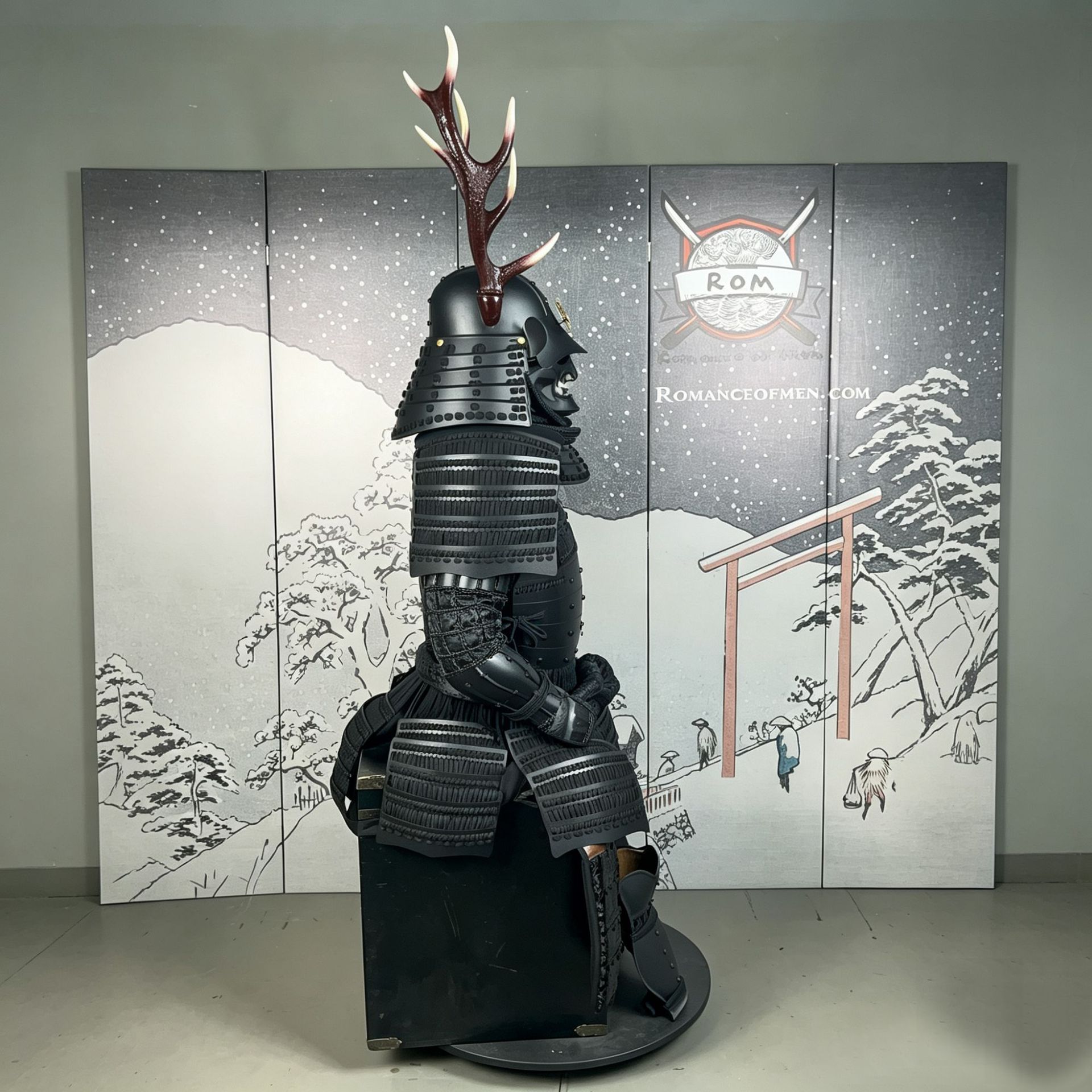 Japanese-style Black Samurai Armor Replica, Sengoku Sanada Yukimura-inspired Film Prop, Floor-standing Display Suit - Image 3
