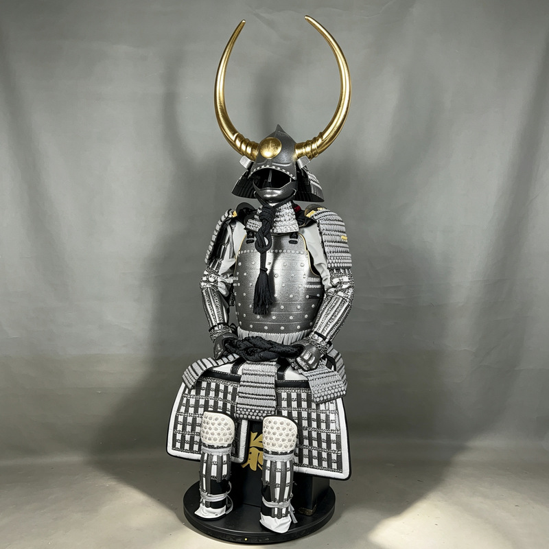 Japanese-Style Samurai Armor Set with Horned Kabuto Helmet, Iron Display Replica for Exhibition Booths and Collectible Shelves - Image 2
