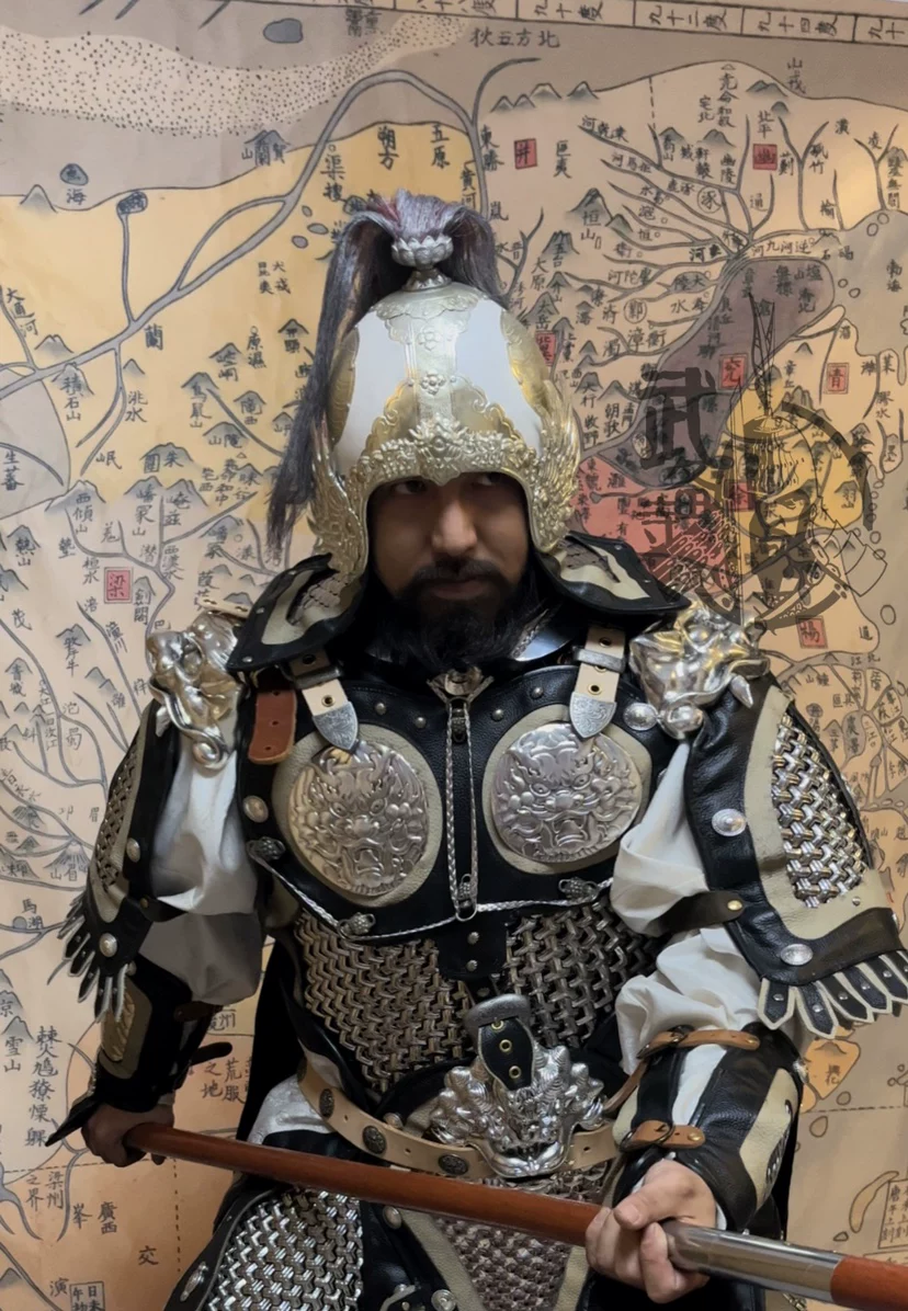 Yelu Jiege silver-gilt mountain-pattern armor silver-gilt mountain-pattern armor general silver armor silver helmet and armor - Image 2