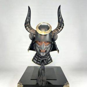 Japanese-style Black Horned Kabuto Helmet Ornament, Wearable Replica for Film and Cosplay Display