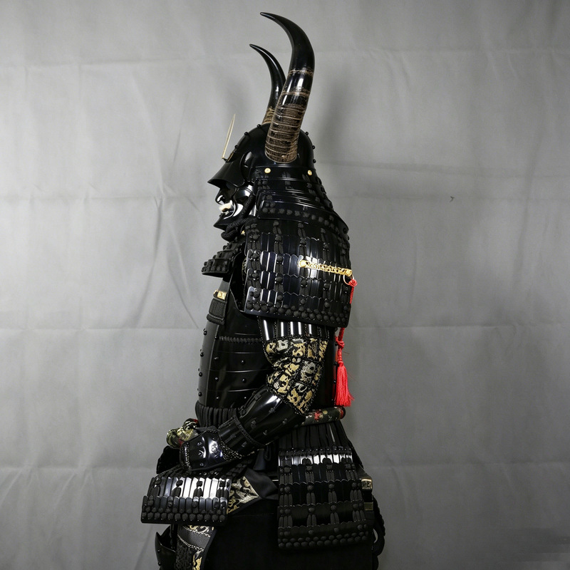 Black and Gold Sengoku Warrior Armor Replica, Hand-Sewn Japanese-Style Display Armor for Exhibition Halls - Image 3