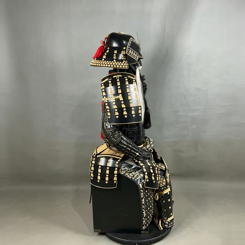 Japanese-style Ghost Face Mask, Black Base with Gold-Plated Samurai Armor Design, Decorative Film Prop Ornament - Image 3