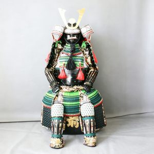 Handmade Iron Japanese Samurai Armor Model Ornament with Wooden Box, Classical Tea Room and Izakaya Display Decor
