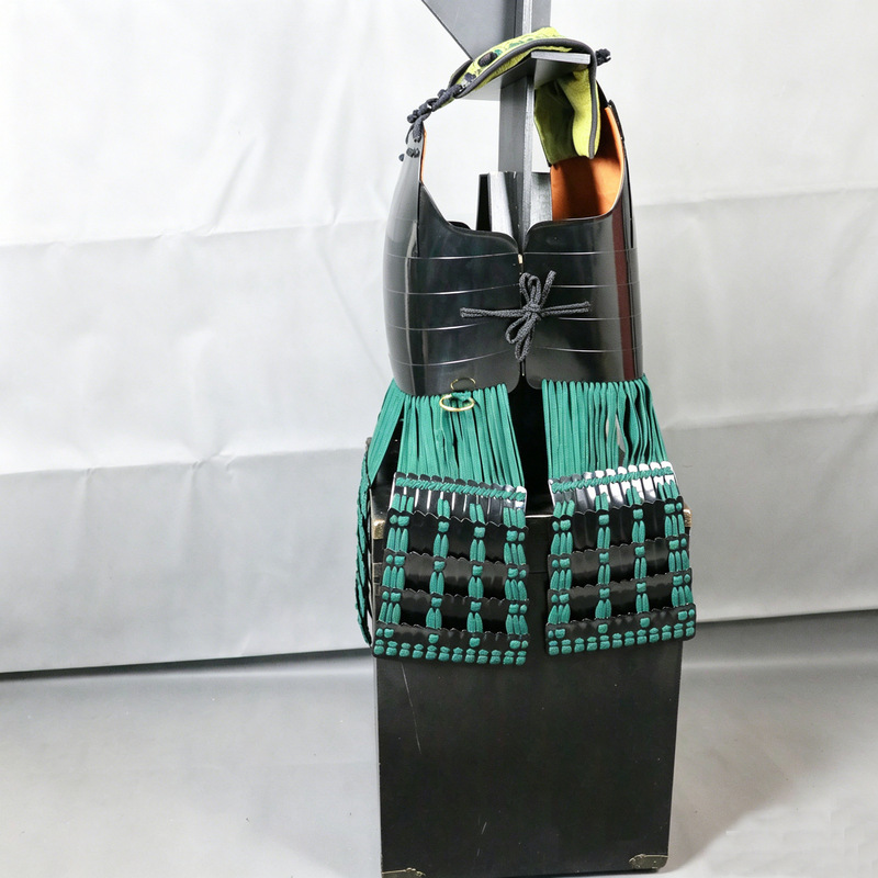 Mini Half-Body Black Shiny Samurai Armor Set, Dark Green Japanese-Style Tabletop Decoration - Image 3
