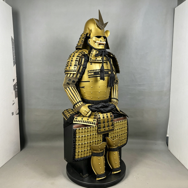 All-Golden Japanese Samurai Armor Replica Set with Horned Oni Mask Helmet, Japanese-Style Display Suit - Image 3