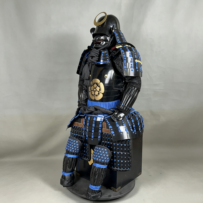 Hand-reproduced Black Samurai Armor Set with Golden Family Crest Kabuto Helmet for Display - Image 2
